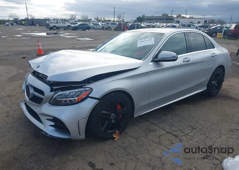 2019 Mercedes-Benz C 300 z USA, uszkodzony, nr VIN 55SWF8DB7KU282904